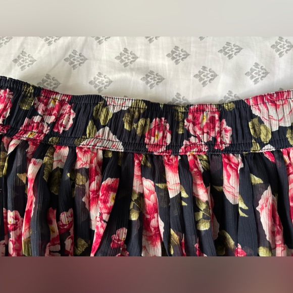 Forever 21 Floral Skirt - Picture 2 of 4